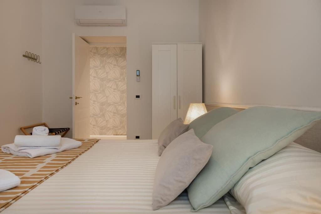 Foscolo 46 - Elegant Family Apartment Trieste Bagian luar foto