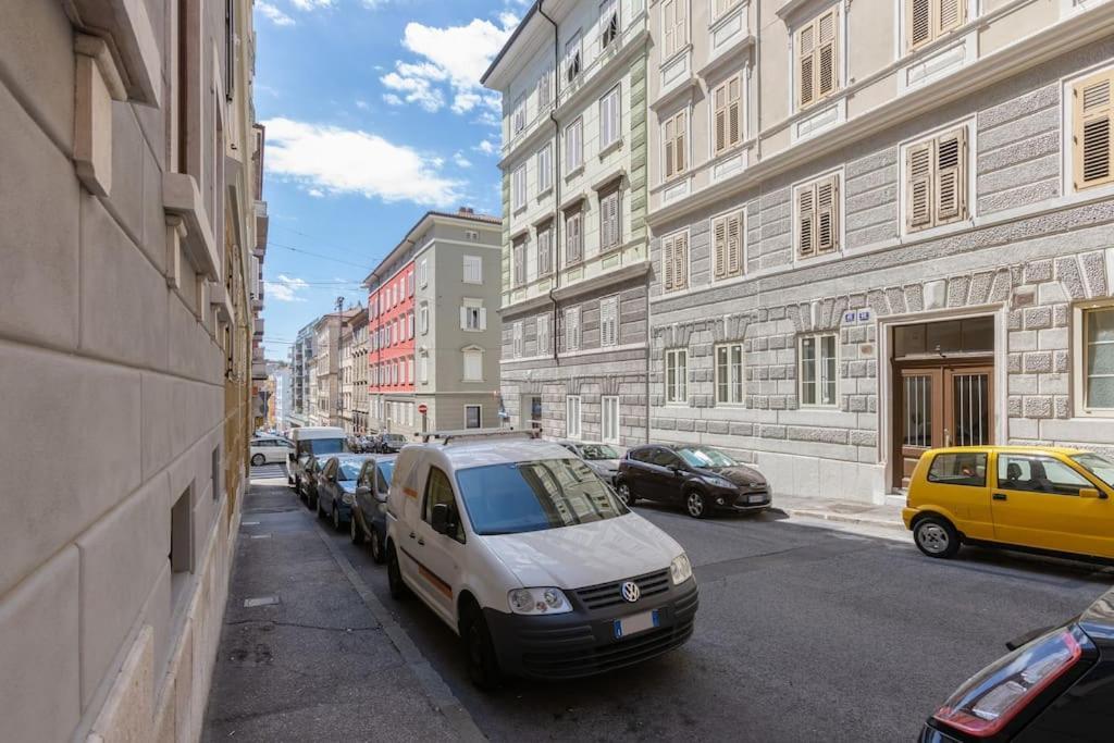 Foscolo 46 - Elegant Family Apartment Trieste Bagian luar foto