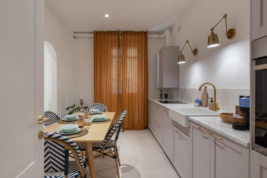 Foscolo 46 - Elegant Family Apartment Trieste Bagian luar foto