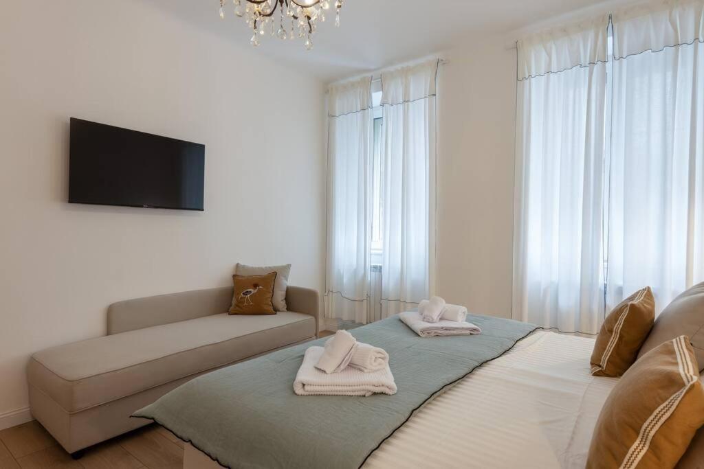 Foscolo 46 - Elegant Family Apartment Trieste Bagian luar foto