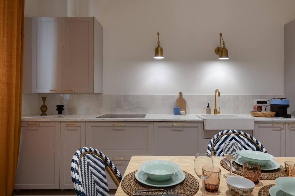 Foscolo 46 - Elegant Family Apartment Trieste Bagian luar foto